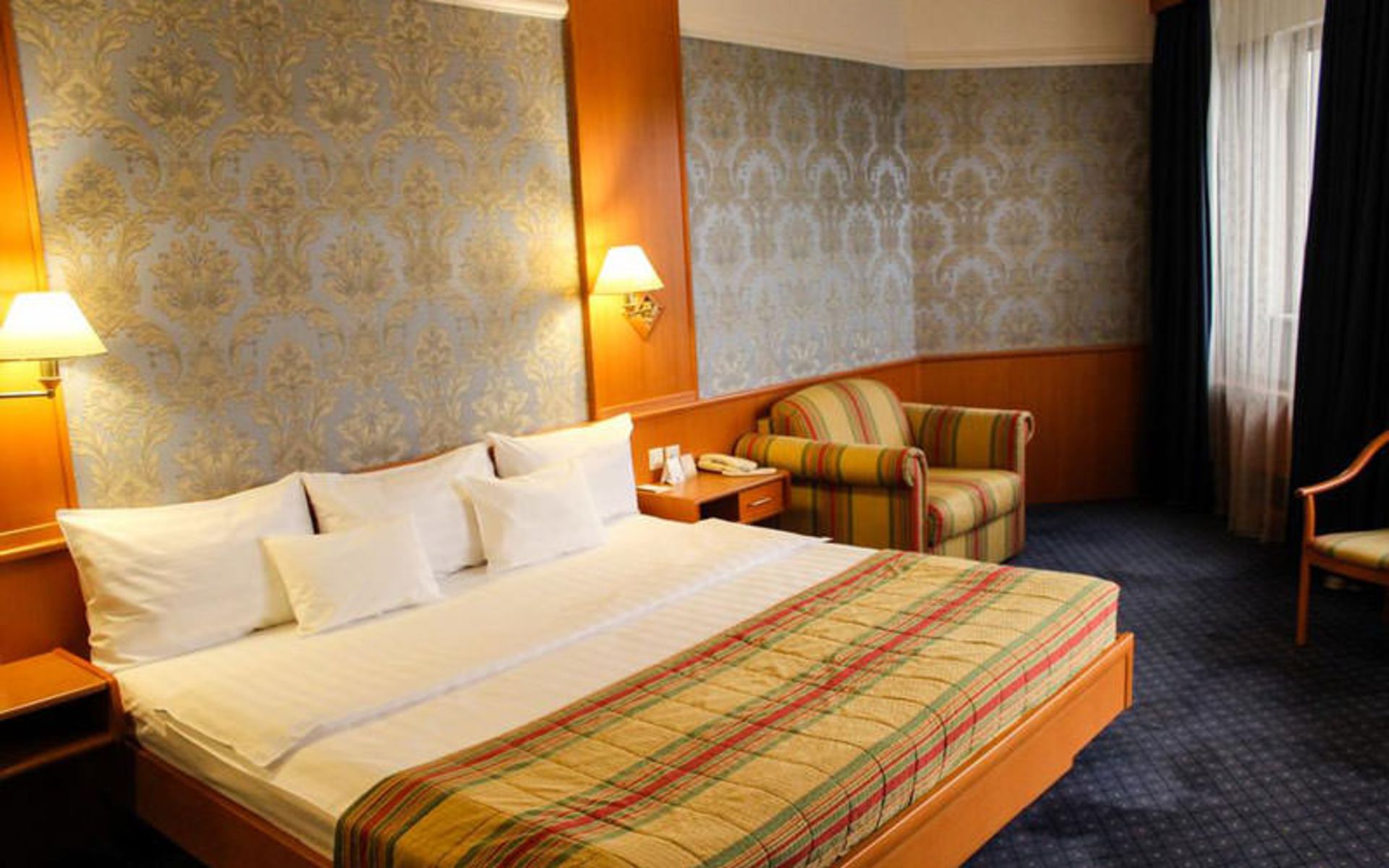 هتل آتریوم پالاس (Atrium Palace Hotel)