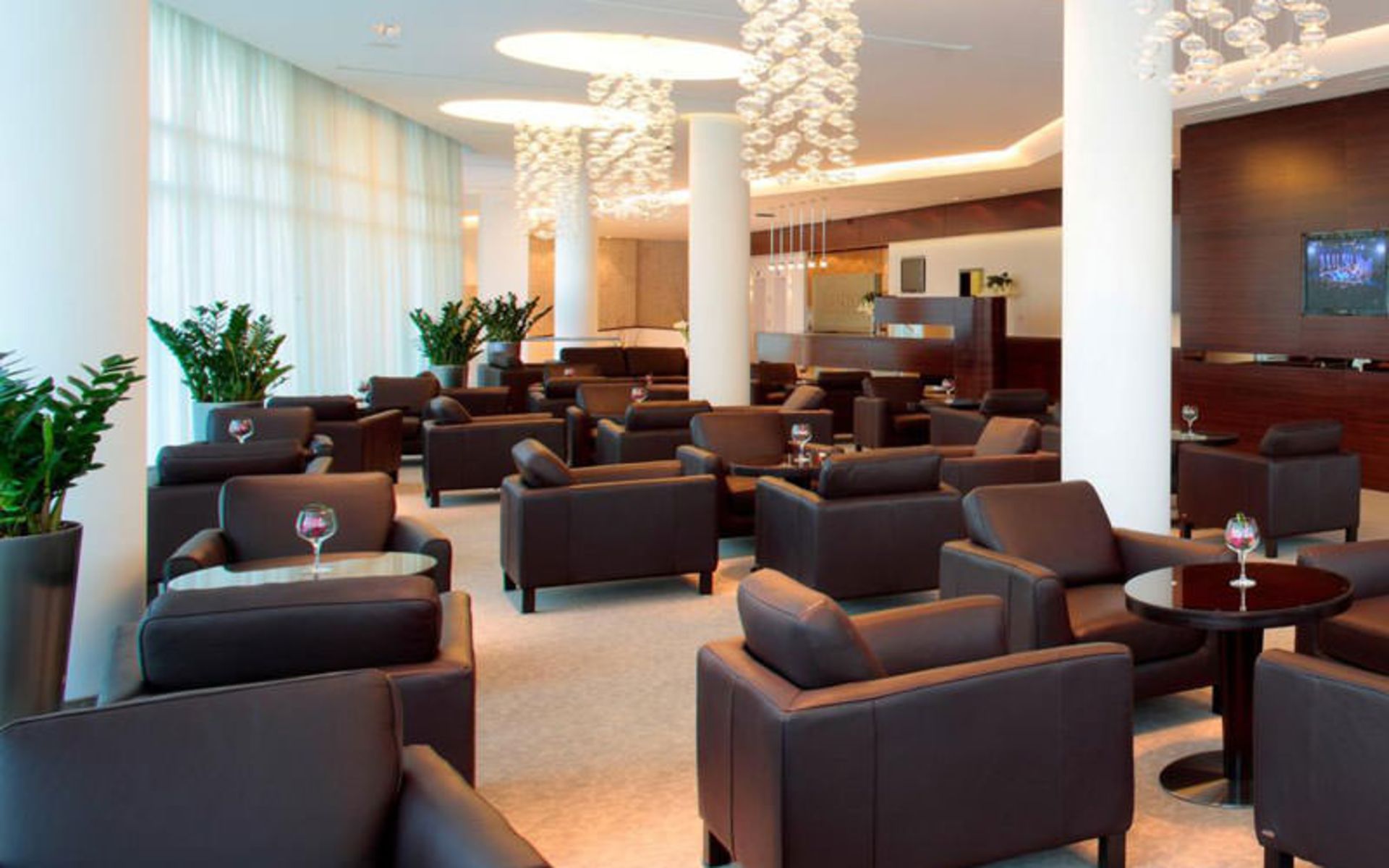 هتل آریستوس (Hotel Aristos)