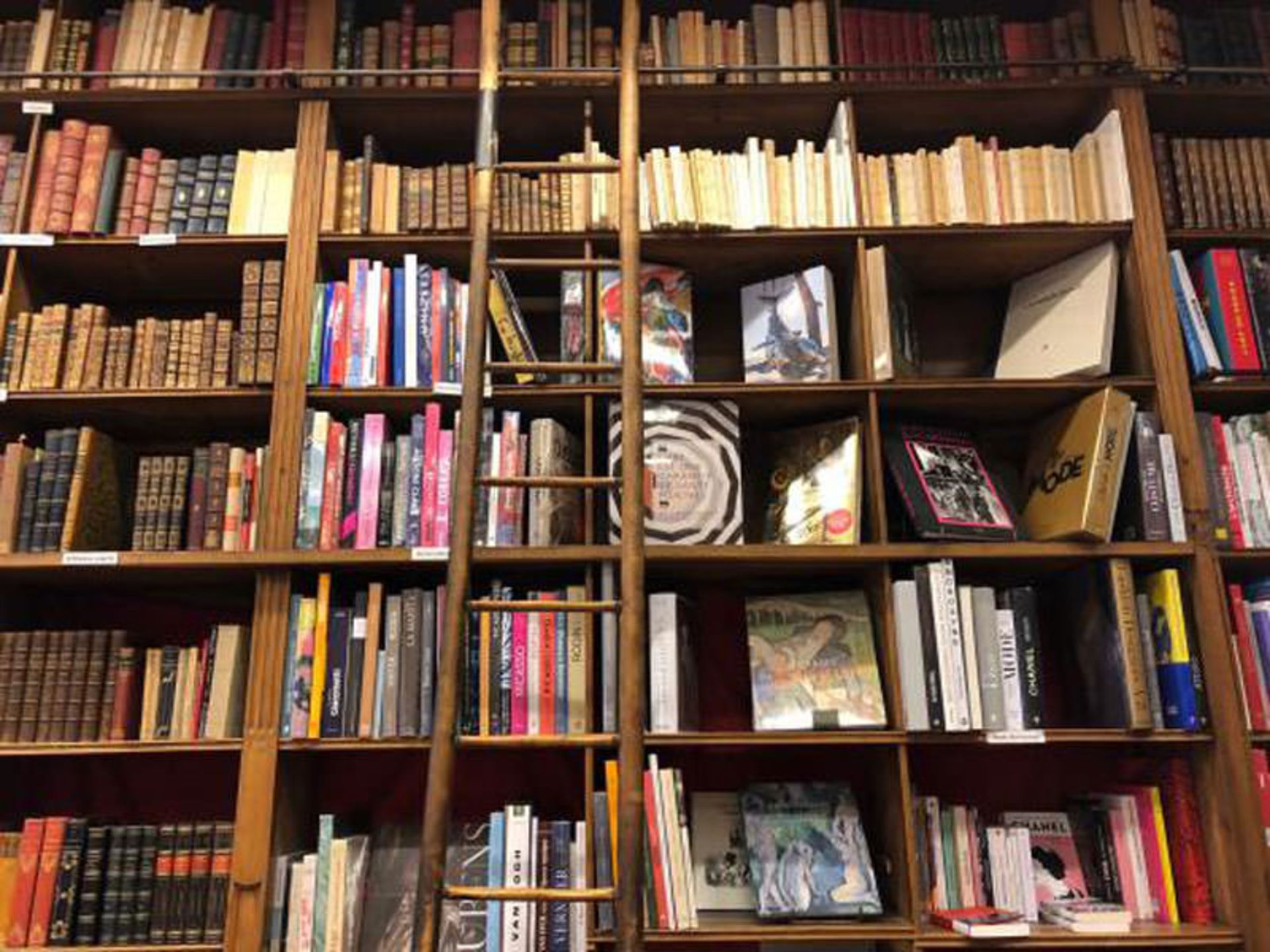 کتب فروشی دلاماین (Librairie Delamain) – ۱۷۰۰