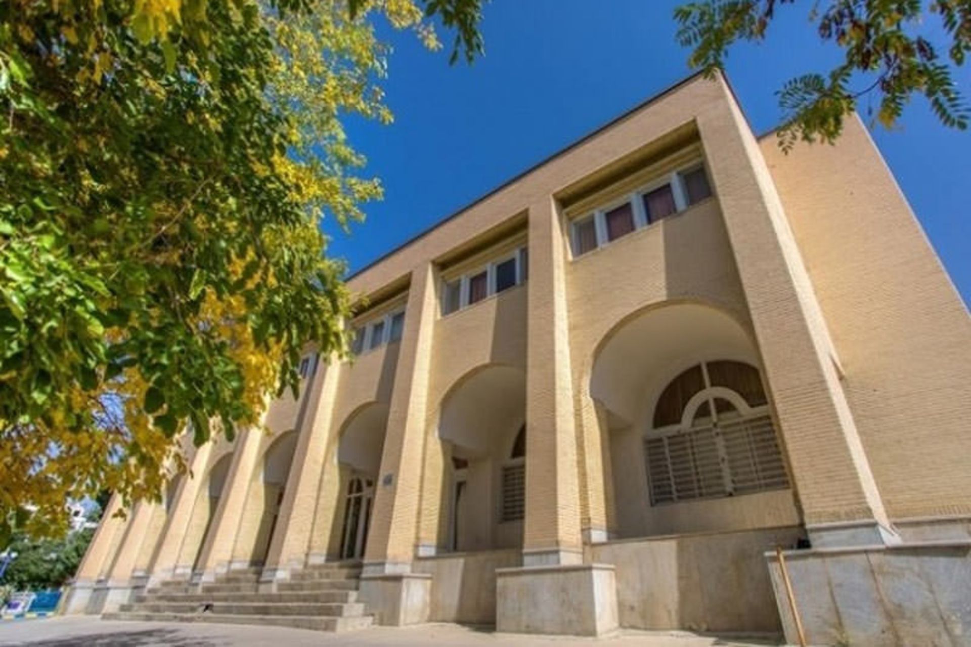 هتل جهانگردی شهرکرد