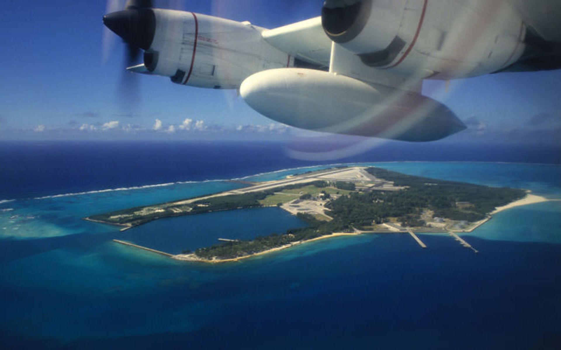 فرودگاه هندرسون فیلد، میدوی آتل، ایالات متحده (Henderson Field, Midway Atoll, US)