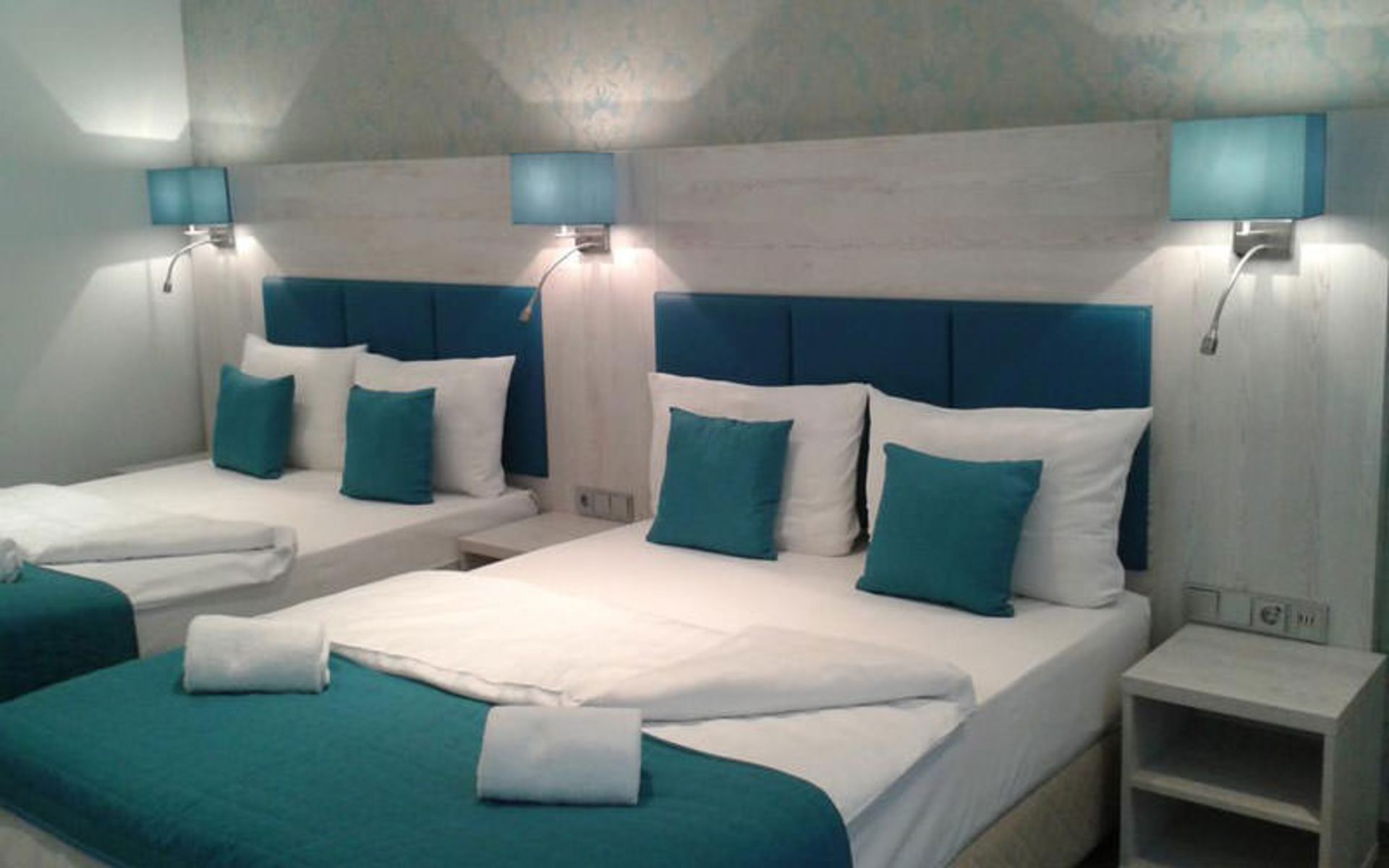 هتل بوداپستر هف (Hotel Budapester Hof)