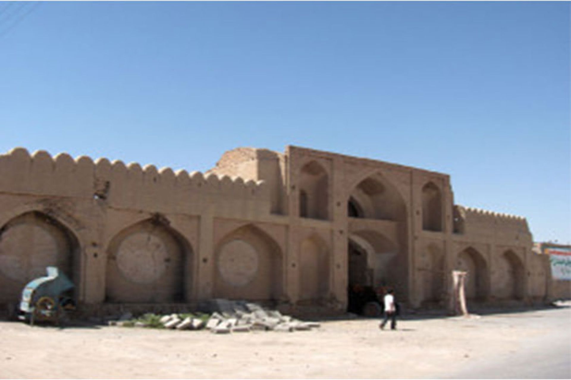 رباط شاه عباسی ورزنه