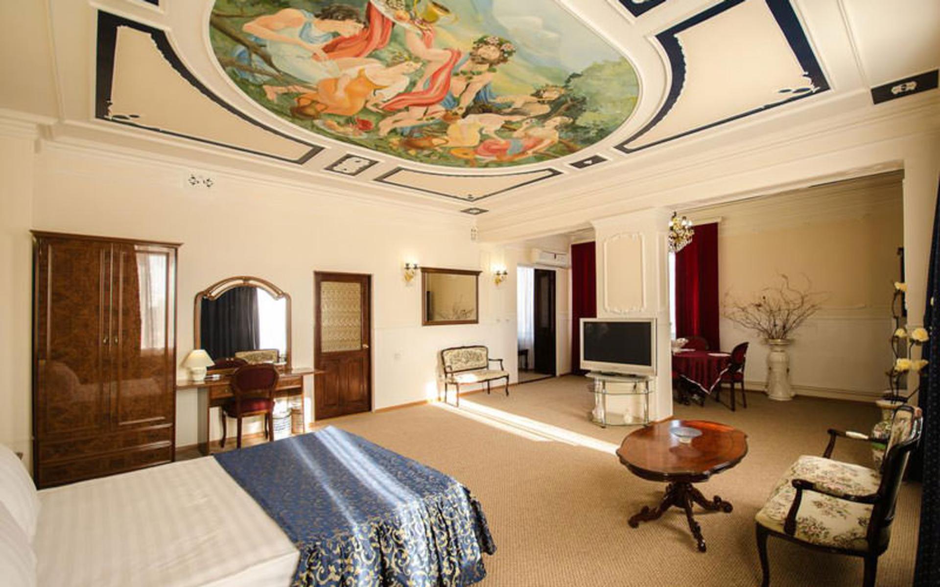 هتل نوی (Hotel Noy)
