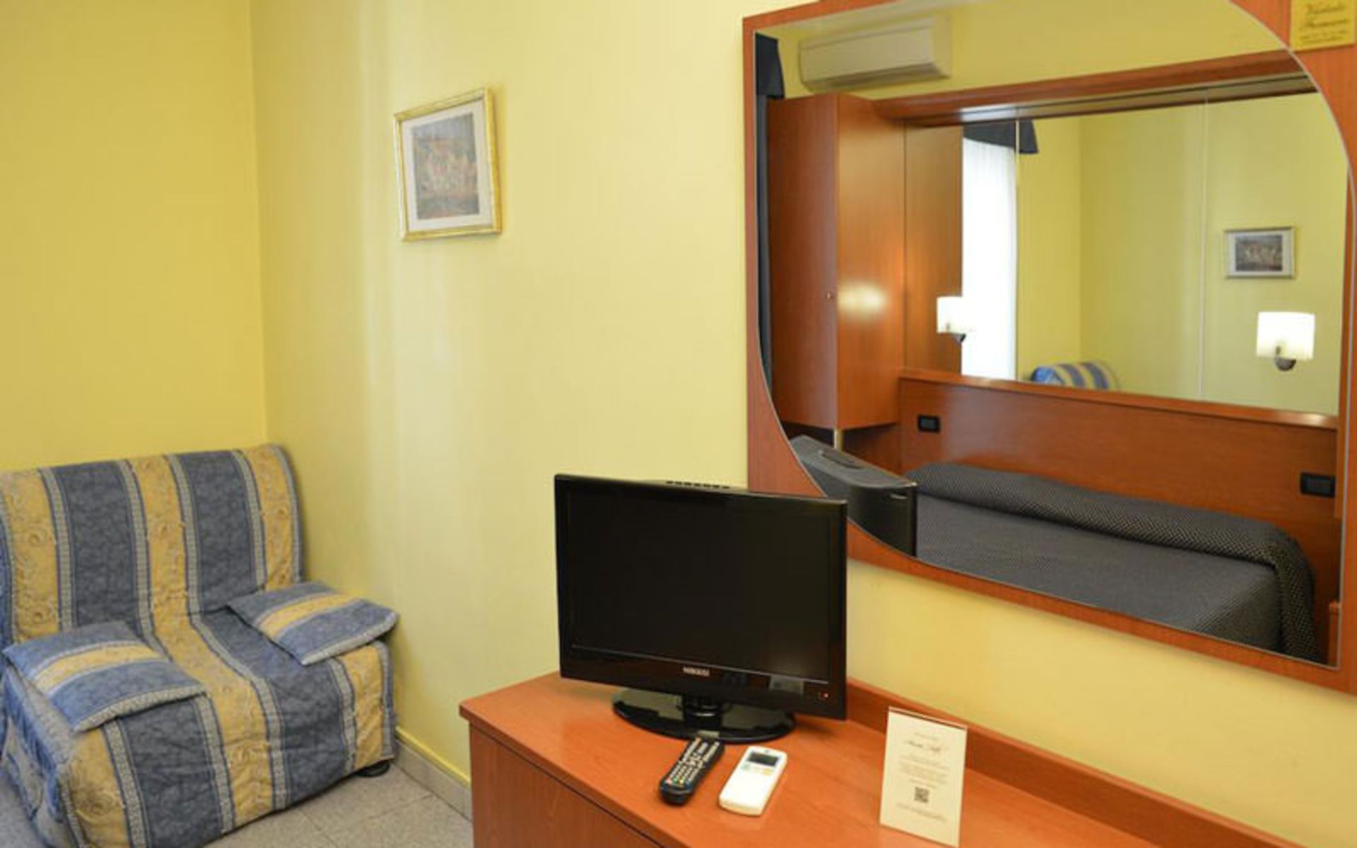 هتل آورورا (Hotel Aurora)