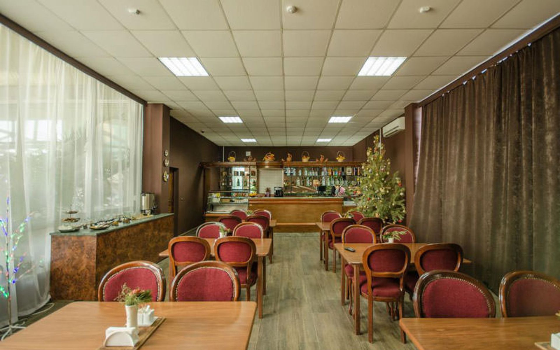 هتل نوی (Hotel Noy)