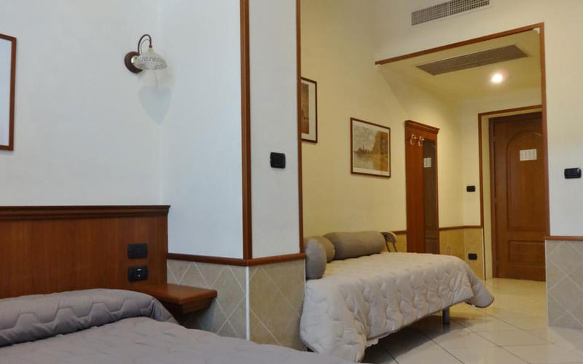 هتل استرید (Hotel Astrid)