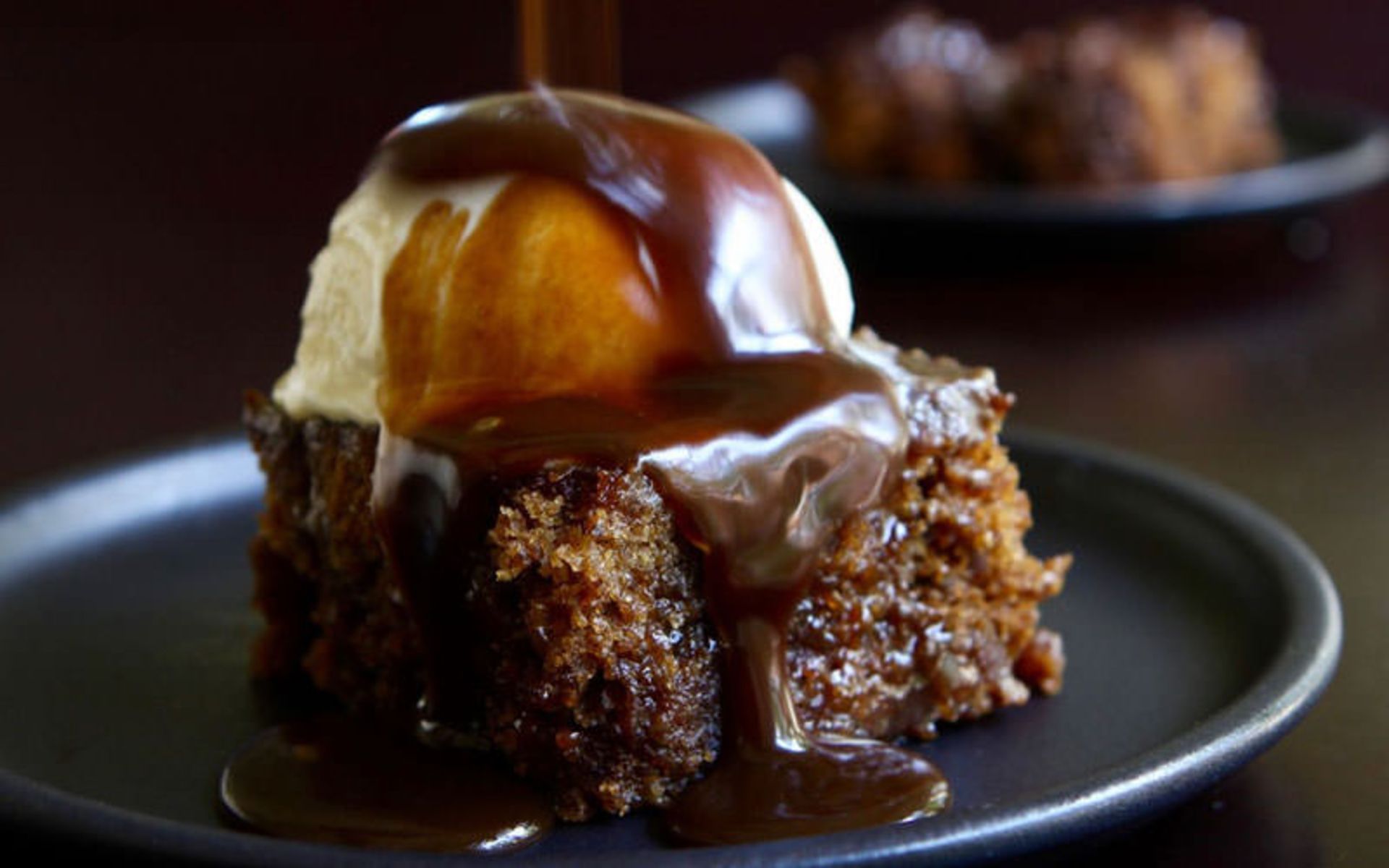 پودینگ استیکی تافی (Sticky toffee pudding) – انگلستان