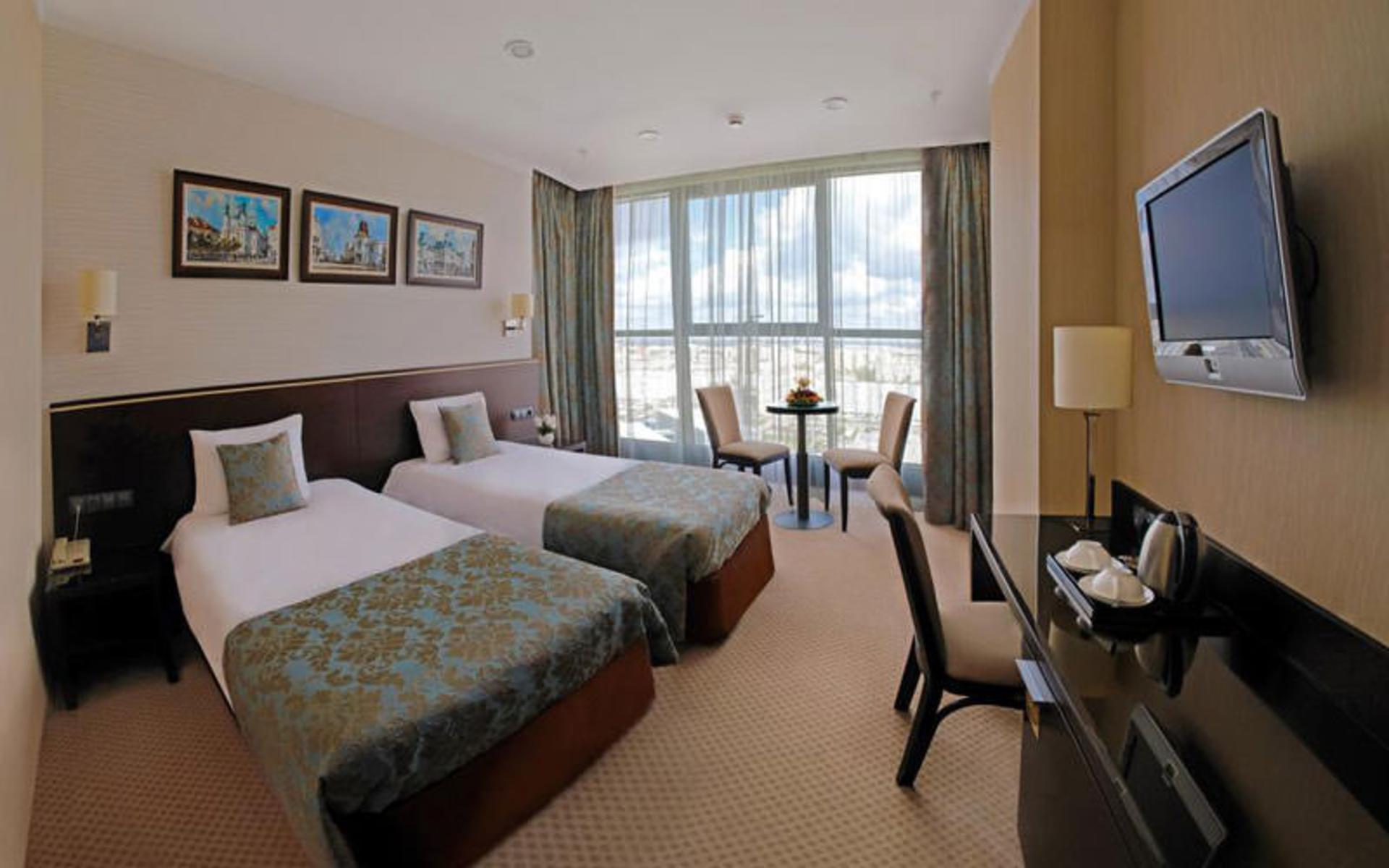 هتل ریوریا (Riviera Hotel)