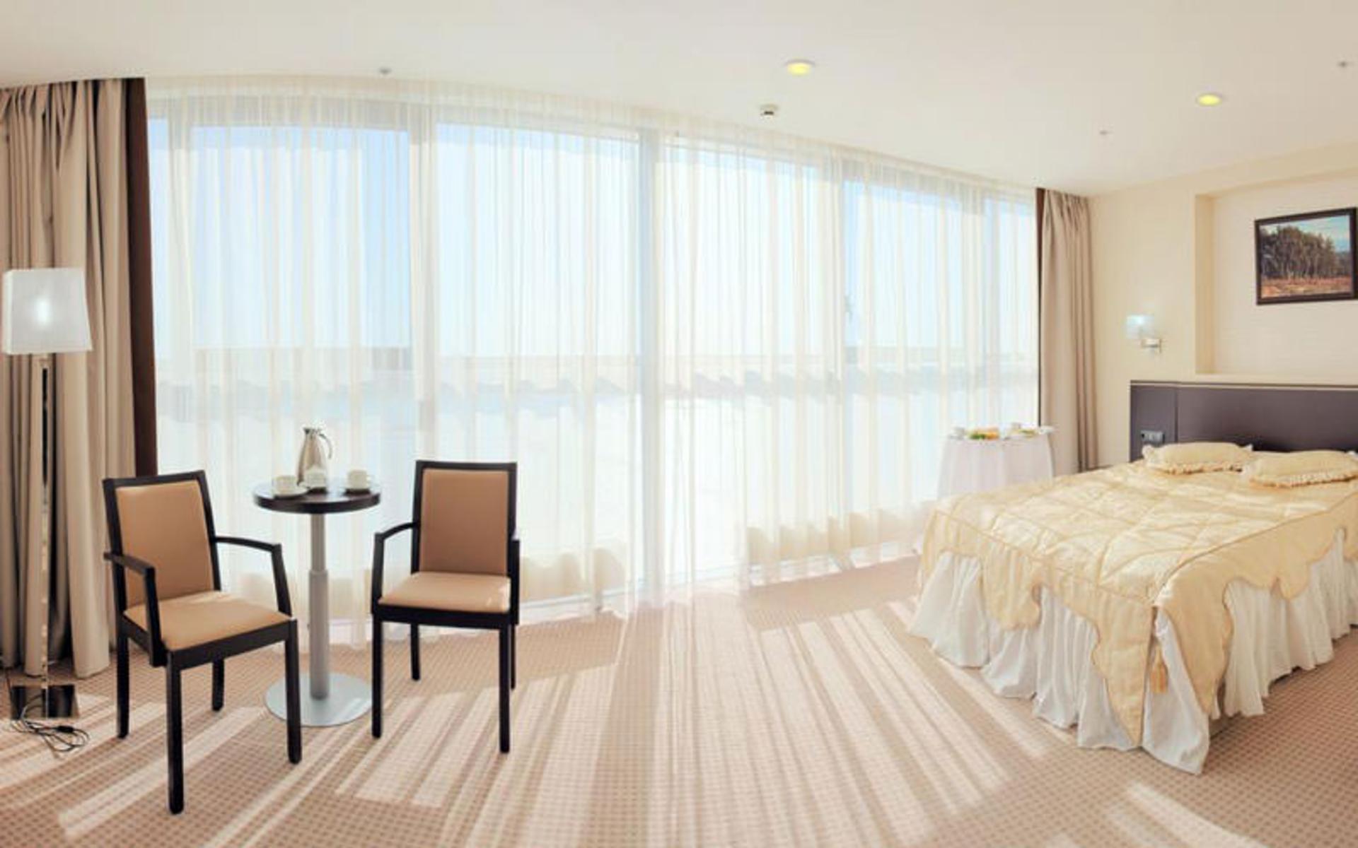 هتل ریوریا (Riviera Hotel)