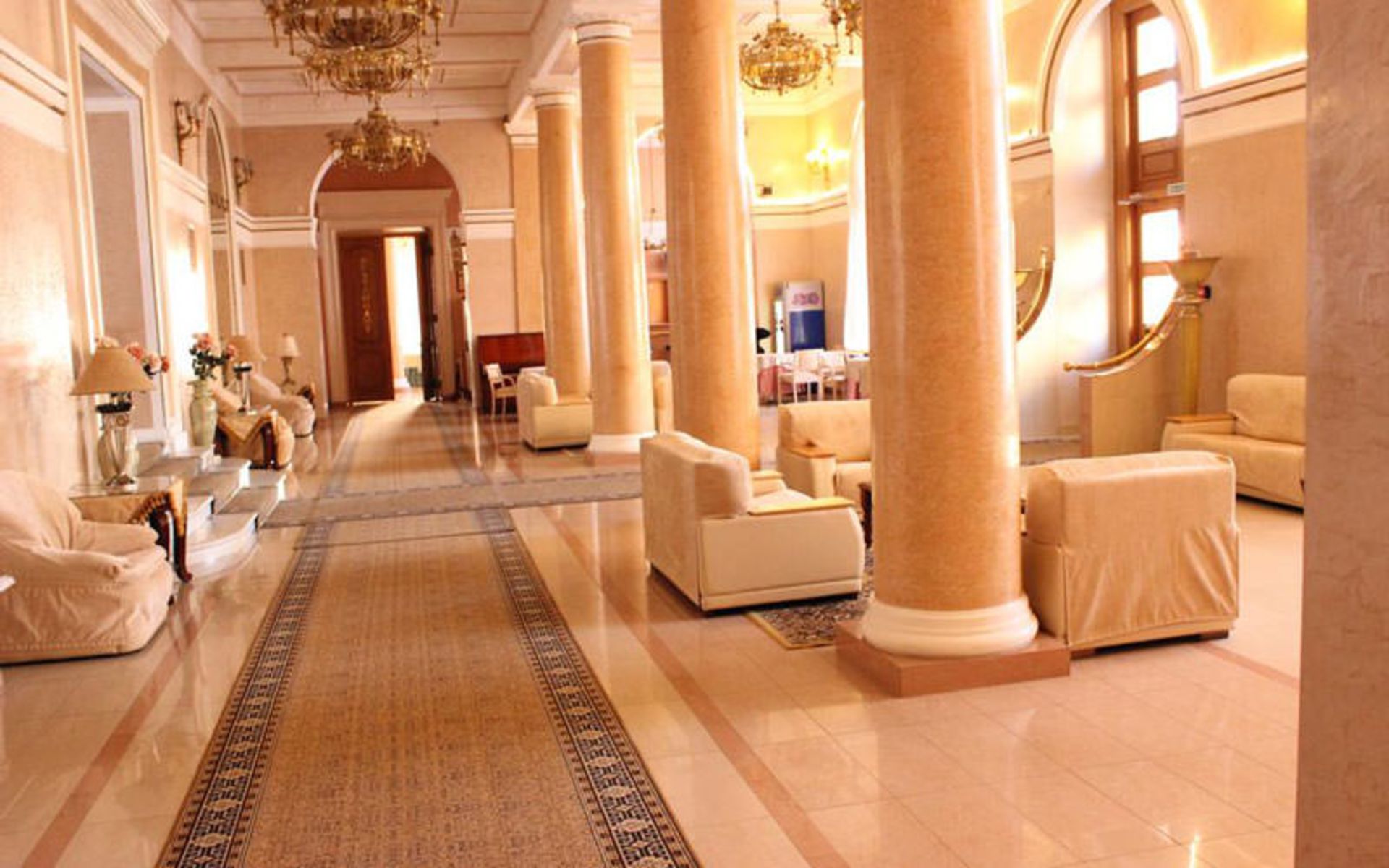 هتل اینتوریست (Hotel Intourist)