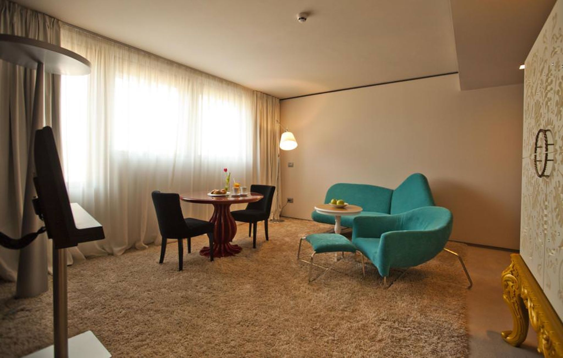 هتل گرافیت گالری دیزاین (Graffit Gallery Design Hotel)