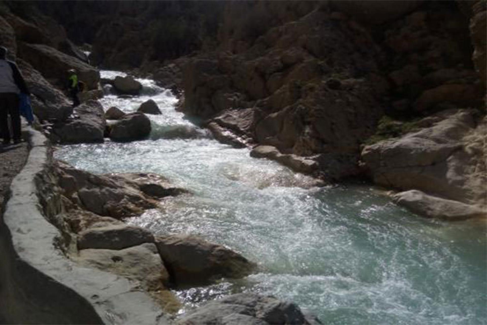 چشمه تنگاب