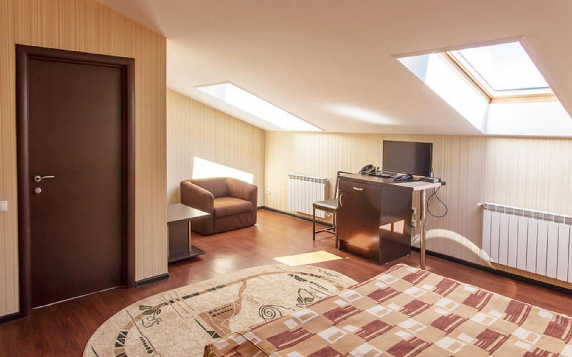 هتل نیکیتین (Nikitin Hotel)