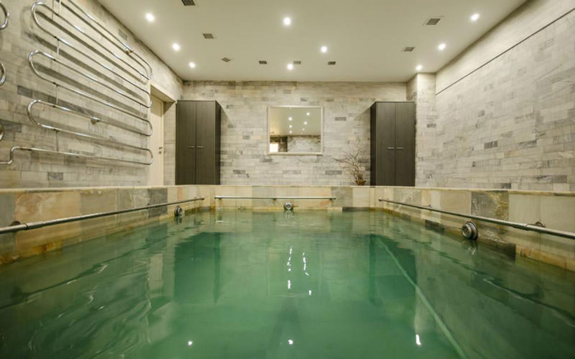 هتل نوی (Hotel Noy)