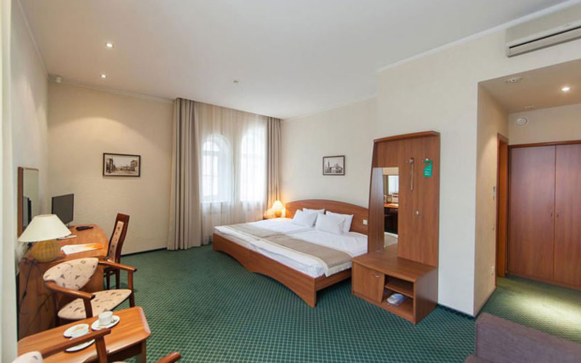 هتل گورکی (Gorky Hotel)