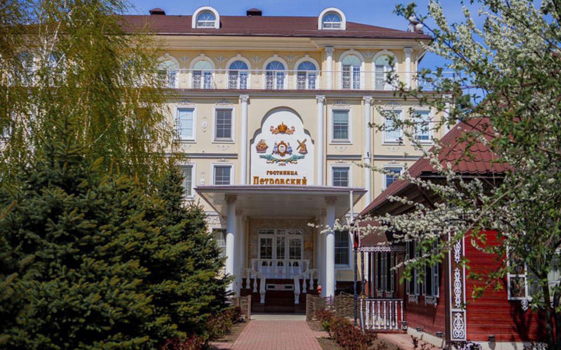 هتل پتروسکی پریچال (Hotel Petrovsky Prichal Luxury Hotel&SPA)