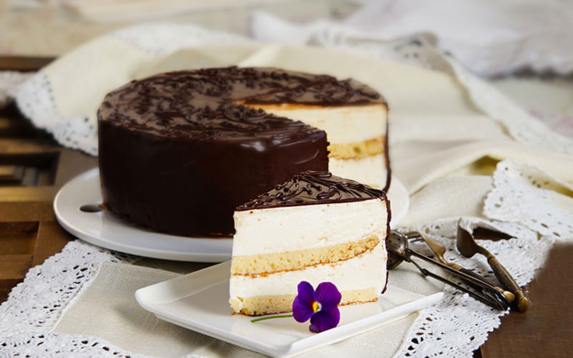 کیک شیری پرنده (Bird’s milk cake)
