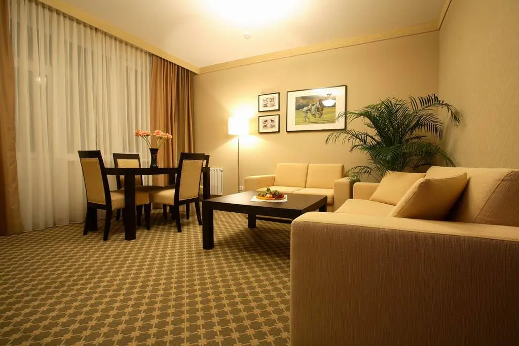 هتل بیزینس هتل سناتور (Business Hotel Senator)