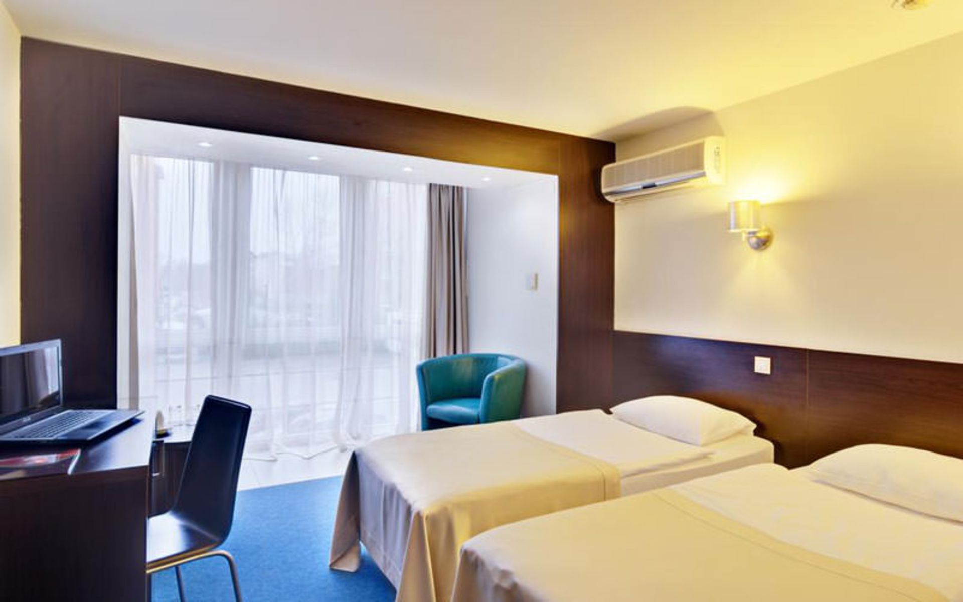 هتل توریست (Tourist Hotel)