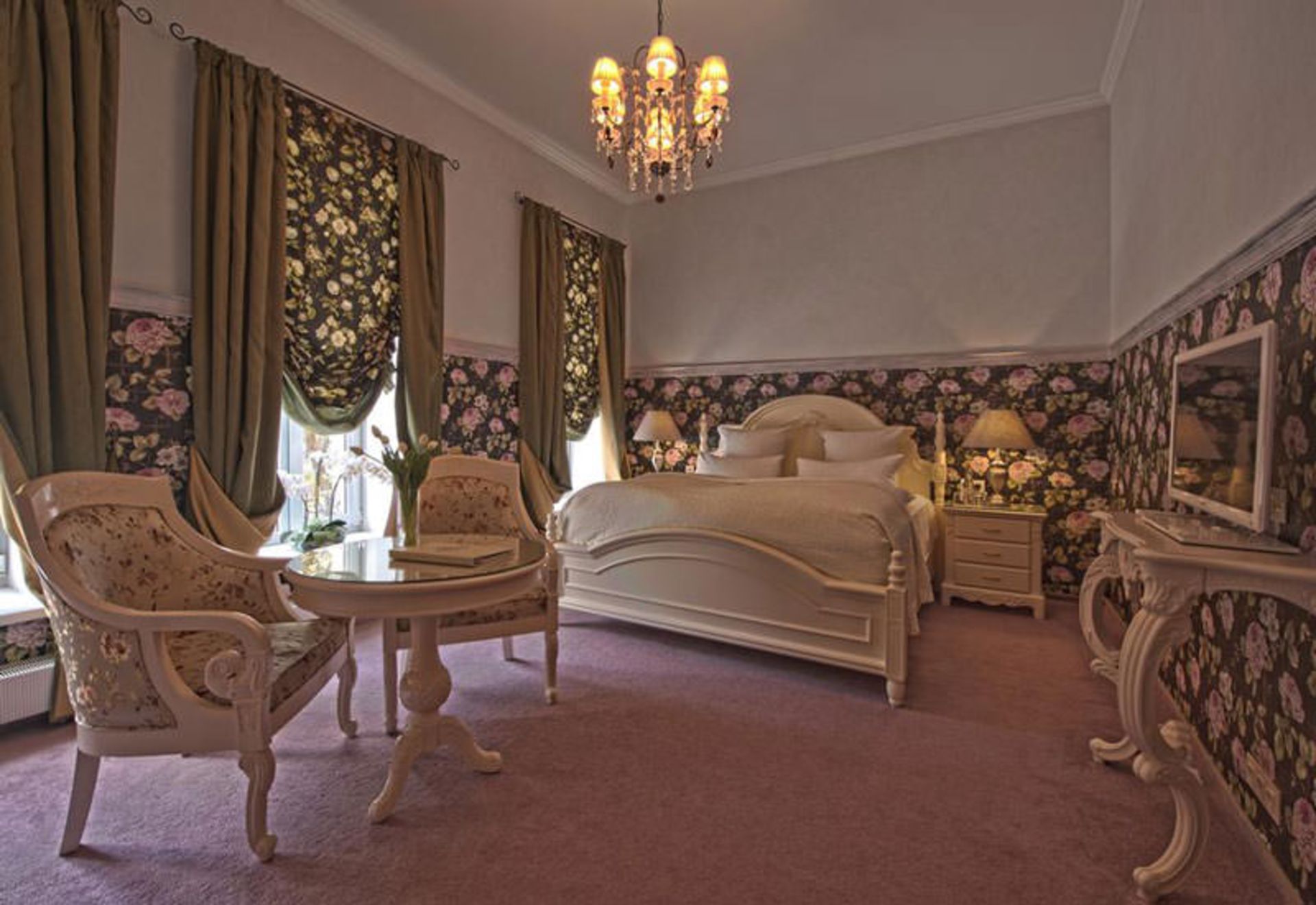 هتل ایزولت رزیدنشیا (Residentsiya (Izvolte) Hotel)