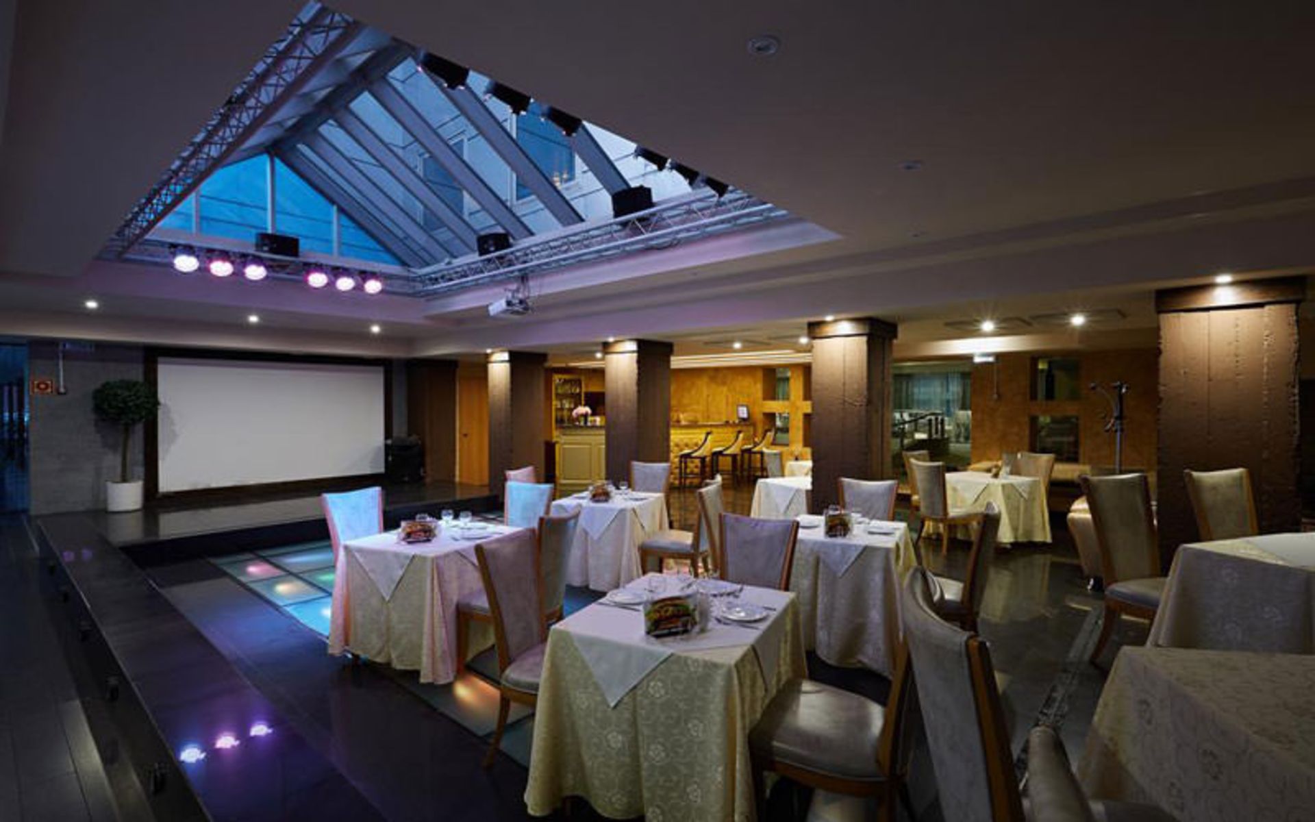 هتل مارتون پلس (Hotel Marton Palace)