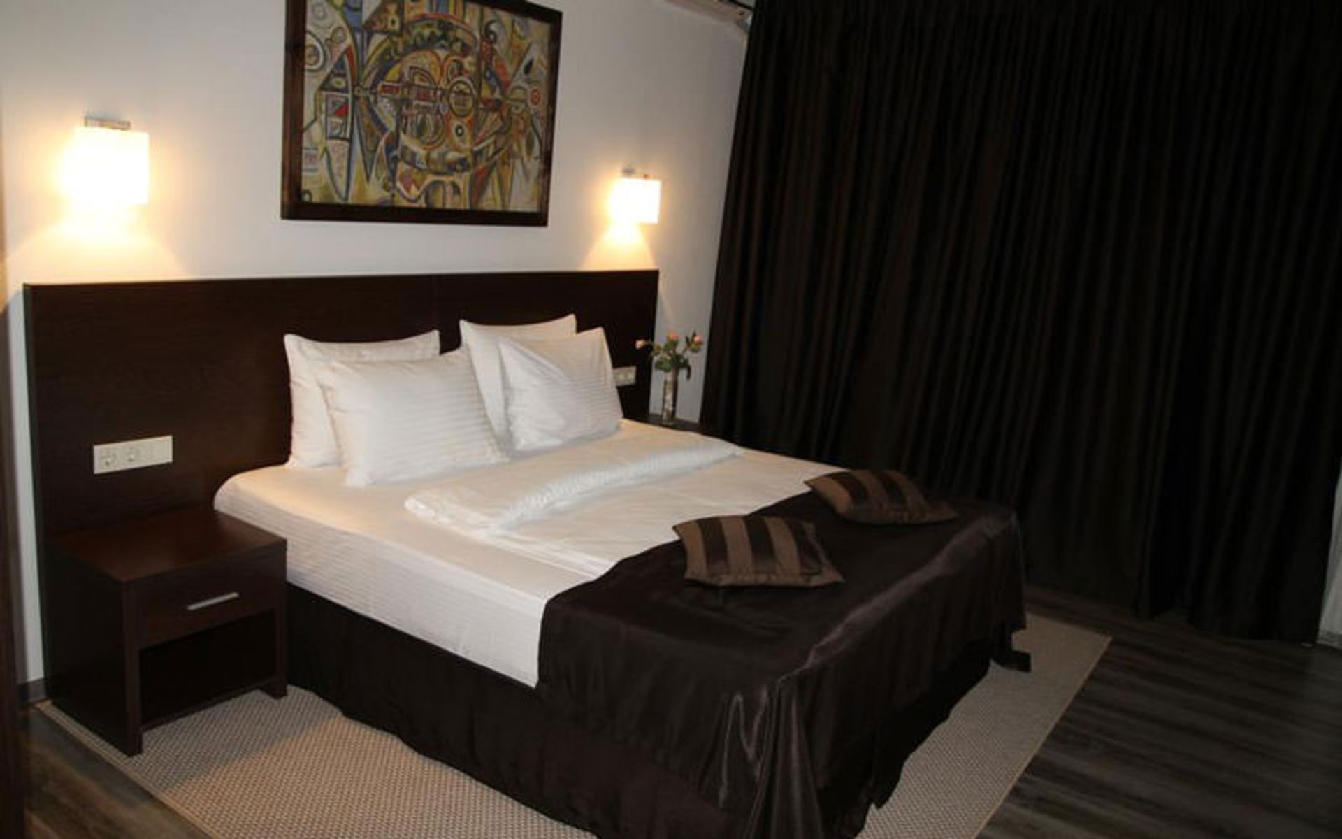 هتل آوانت گارد (Hotel Avant-Garde)