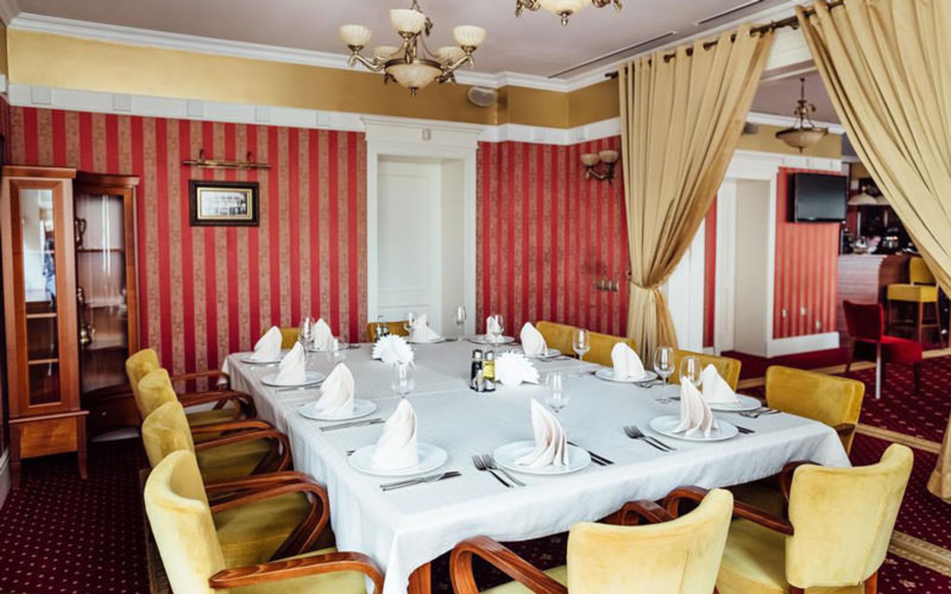 هتل چایکا (Chaika Hotel)