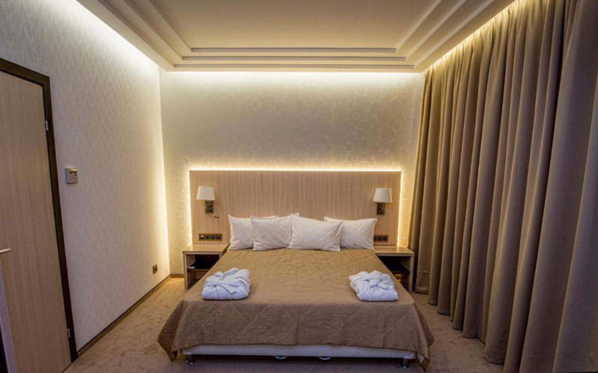 هتل آدمیرال (Admiral Hotel)