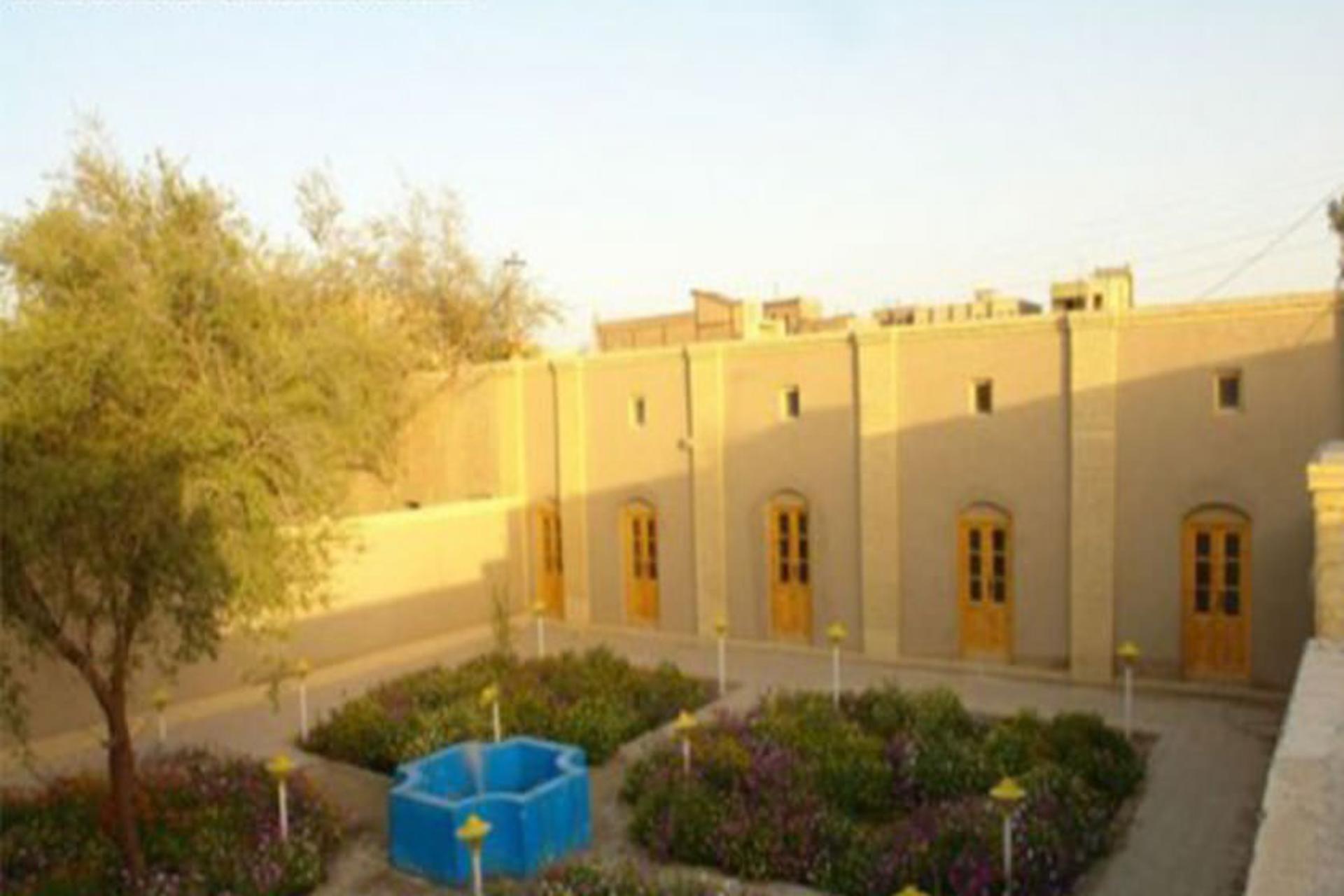 ساختمان بیت رهبری
