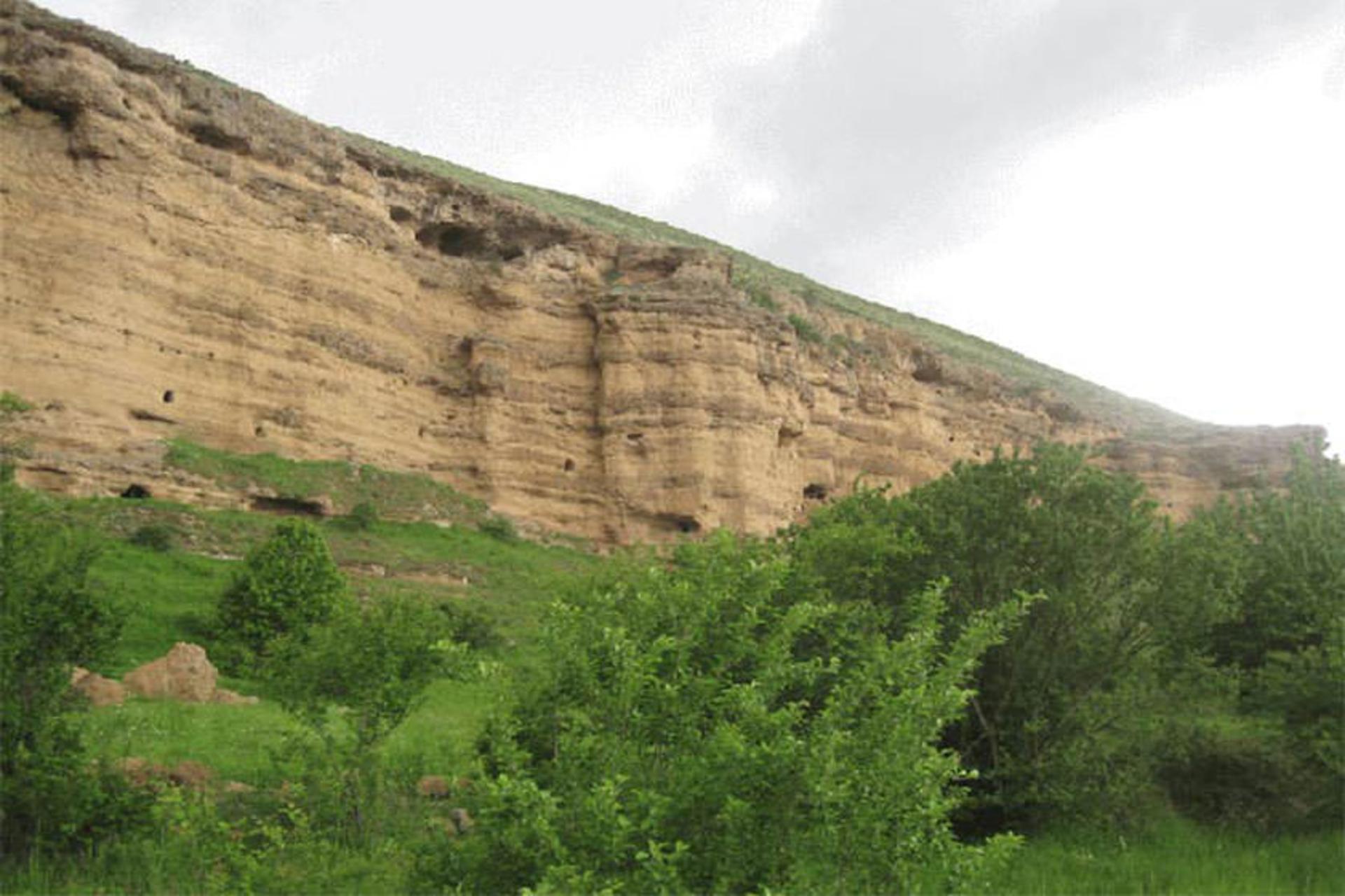 غار بینه لر