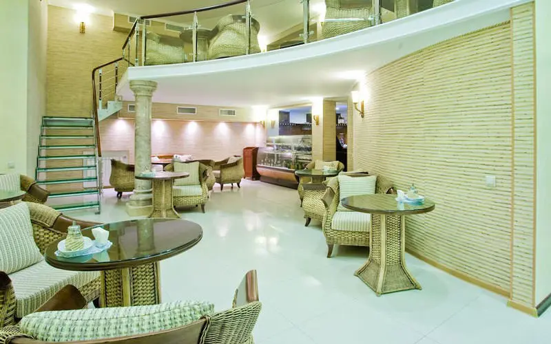 هتل گرند هال (Grand Hall Hotel)