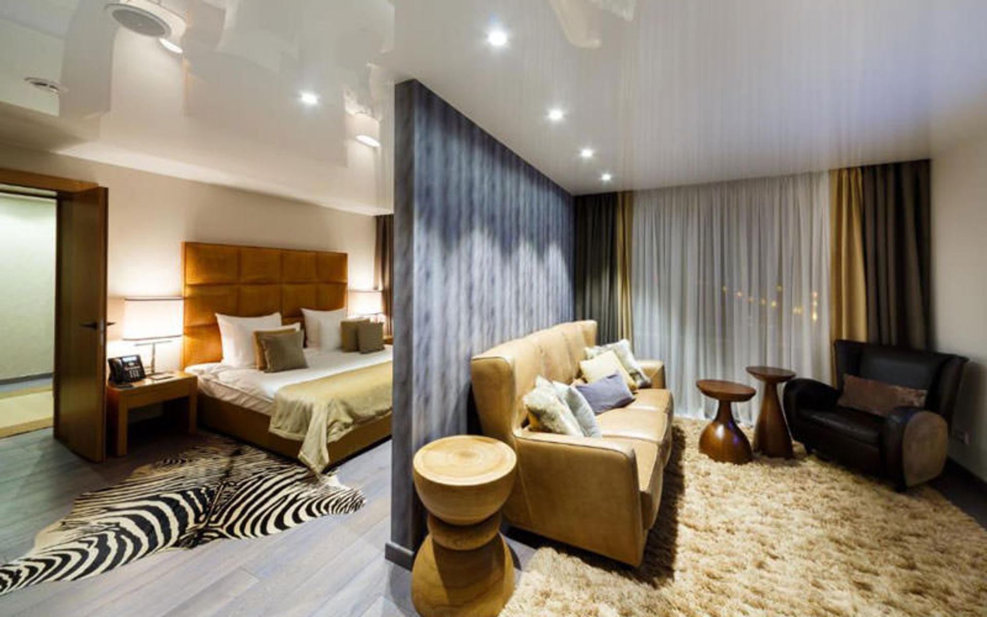 هتل لوچیانو (Luciano Hotel)
