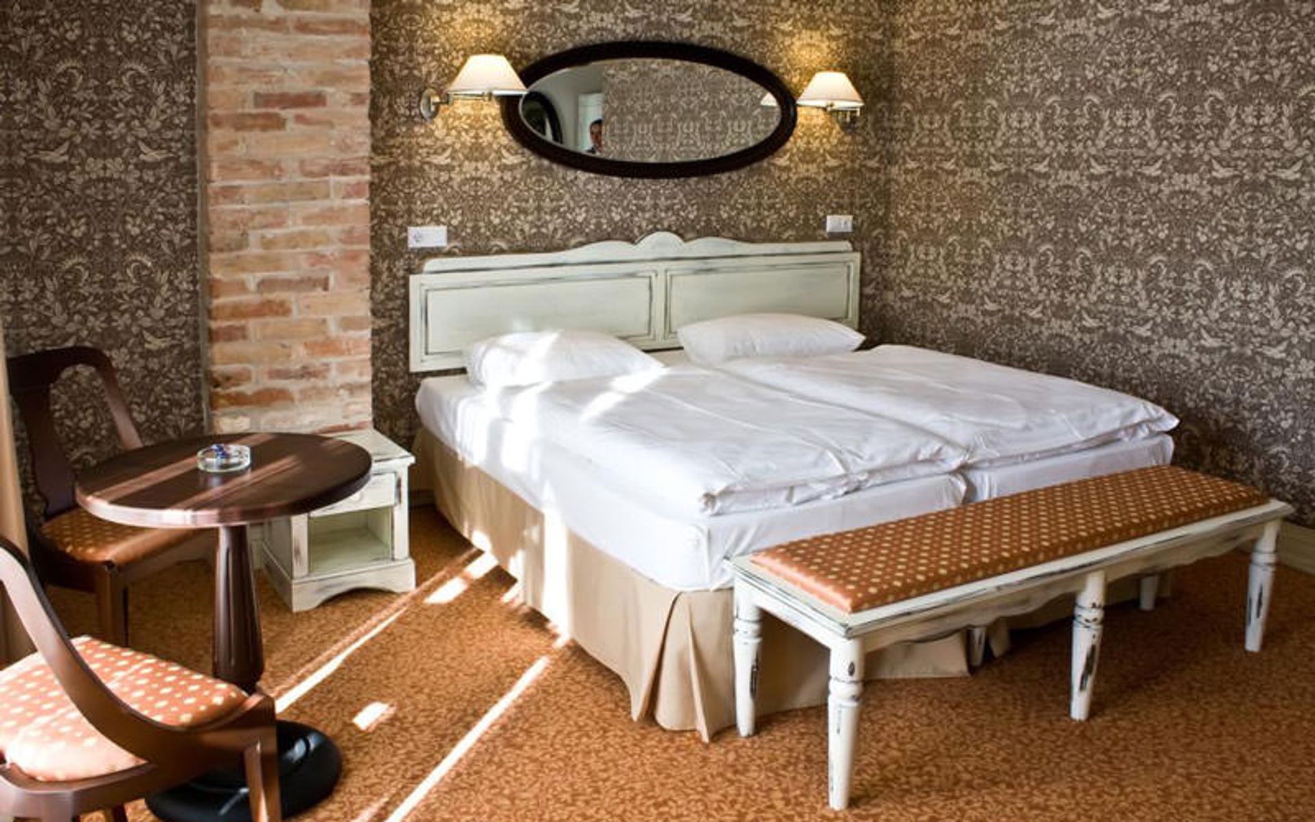 هتل اوسادبا (Hotel Usadba)