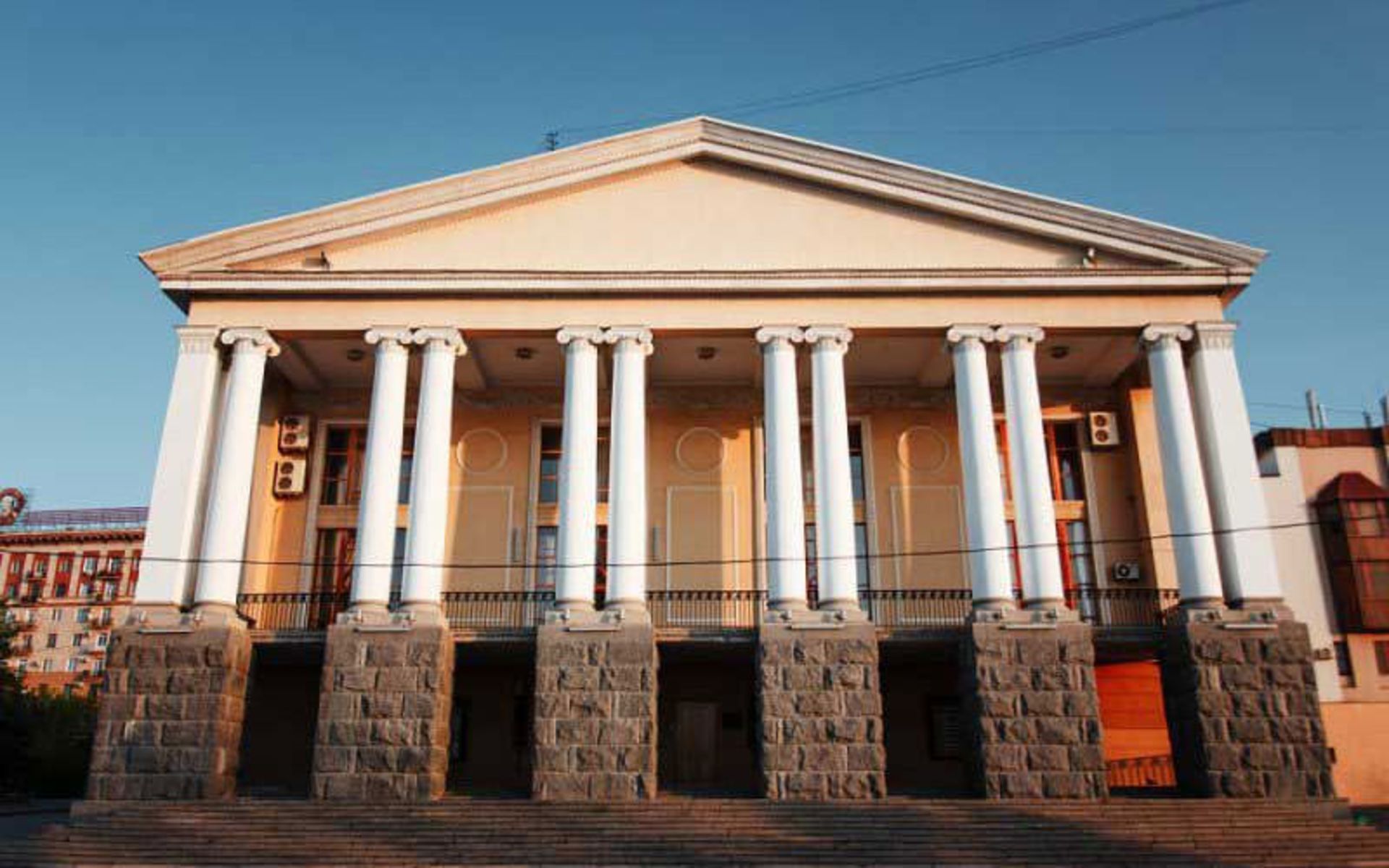 تئاتر موزیکال شهری موزیک مدیا (Muzkomediya Municipal Musical Theater)