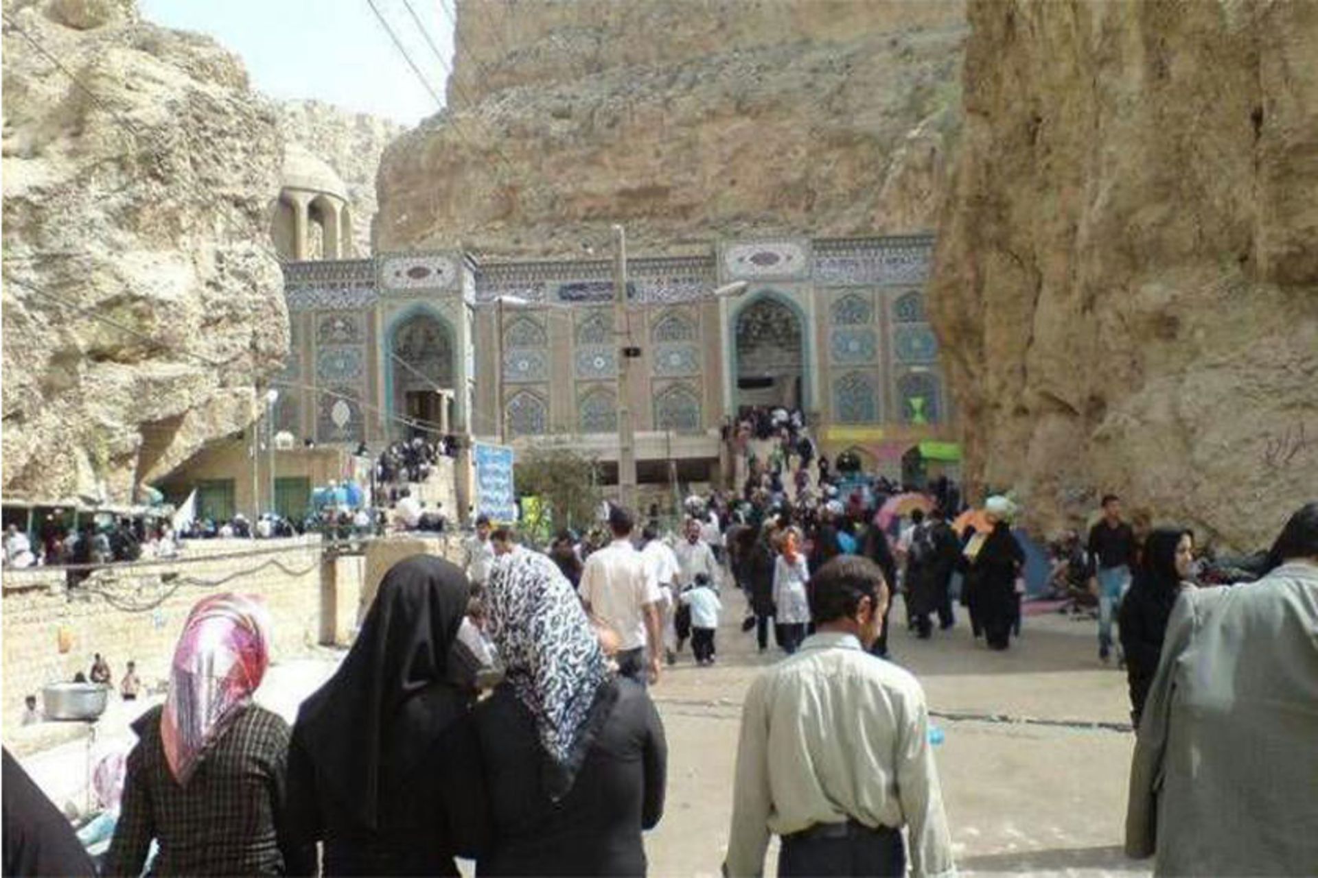 آرامگاه حکیمه خاتون 