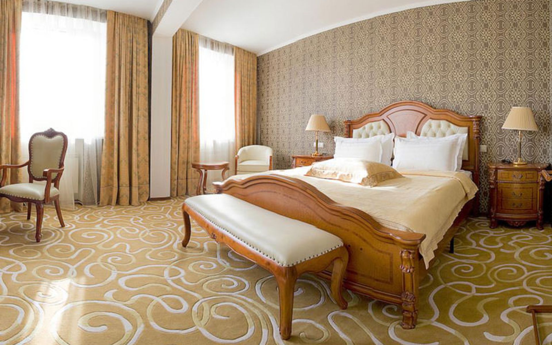 هتل گرند هال (Grand Hall Hotel)