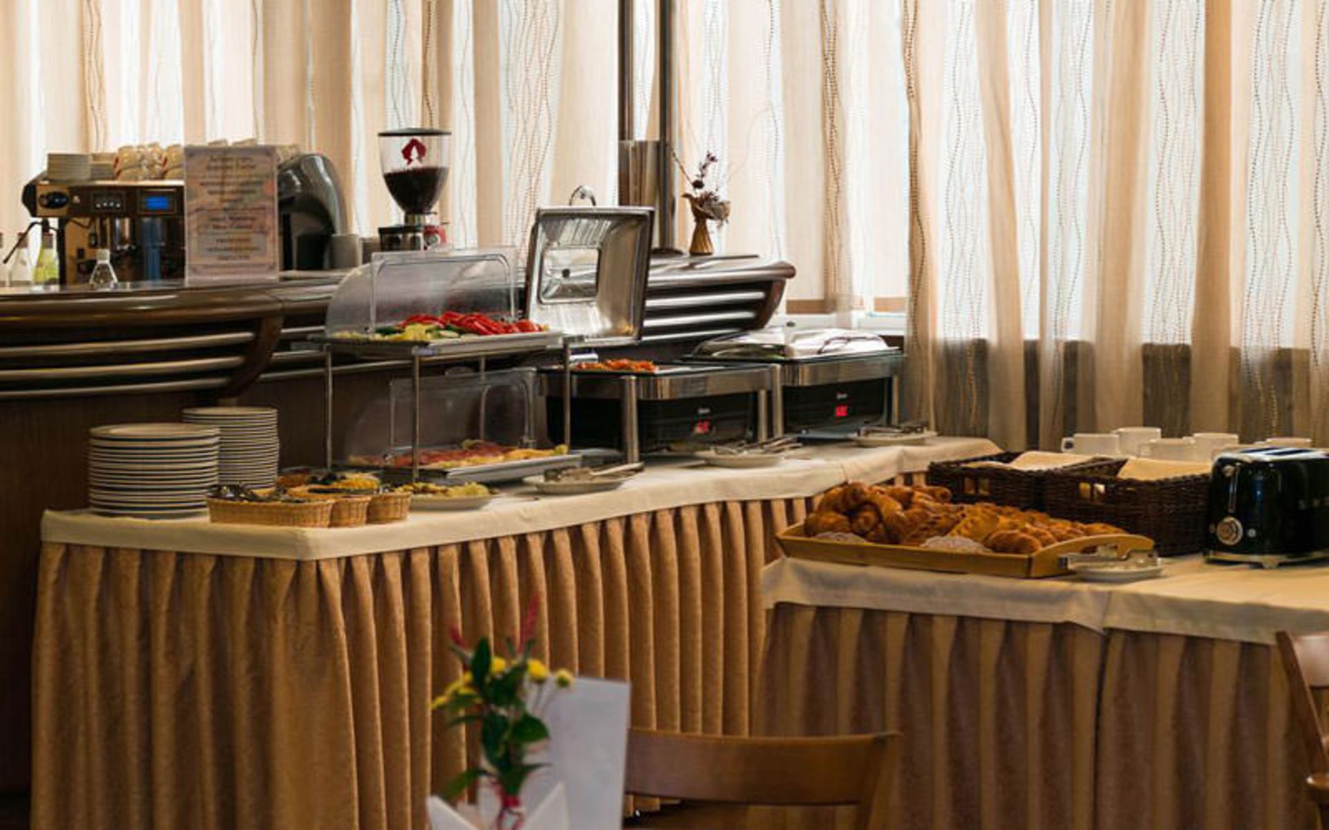 هتل وزنسنسکی (Voznesensky Hotel)