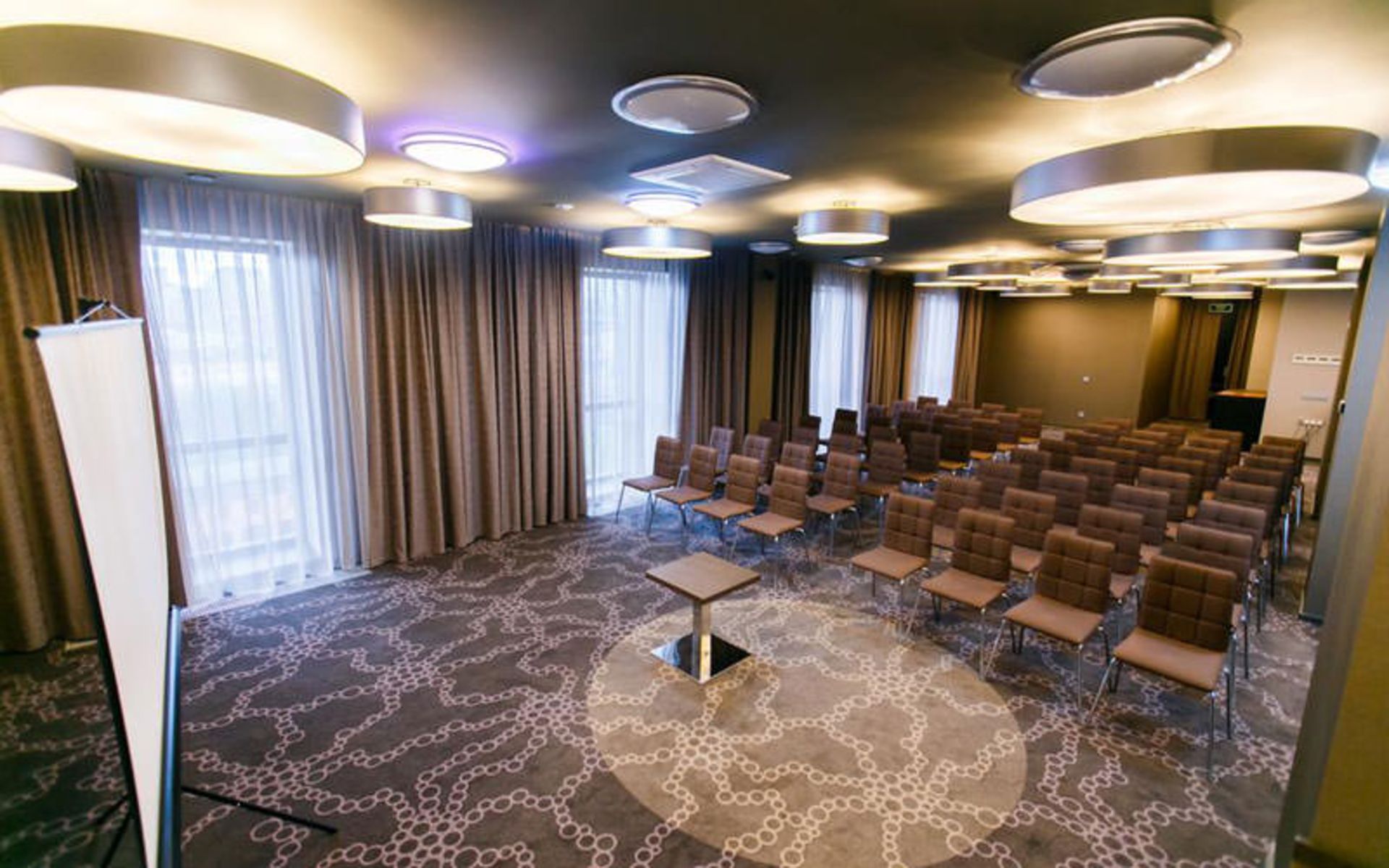 هتل تنت (Tenet Hotel)