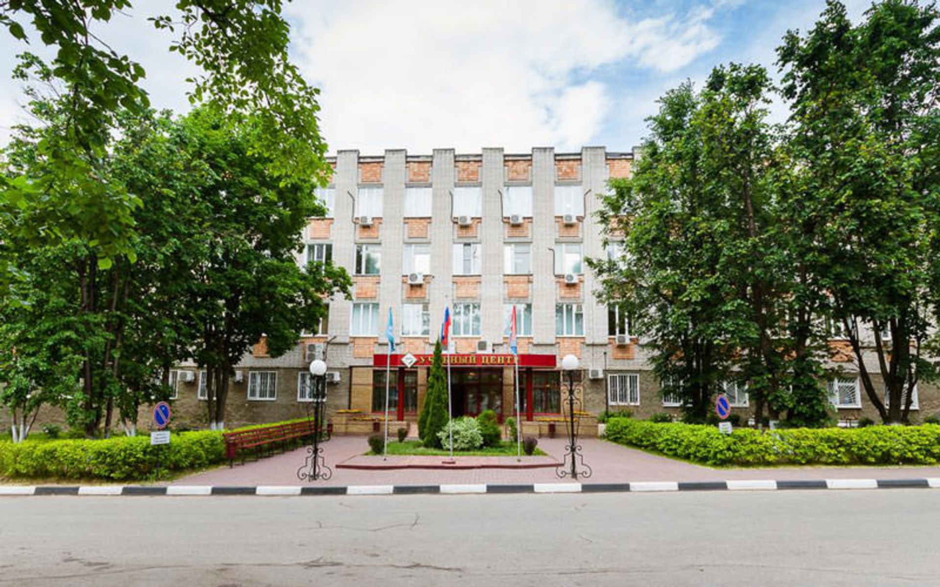 هتل پروفسویوزنایا (Profsoyuznaya Hotel)