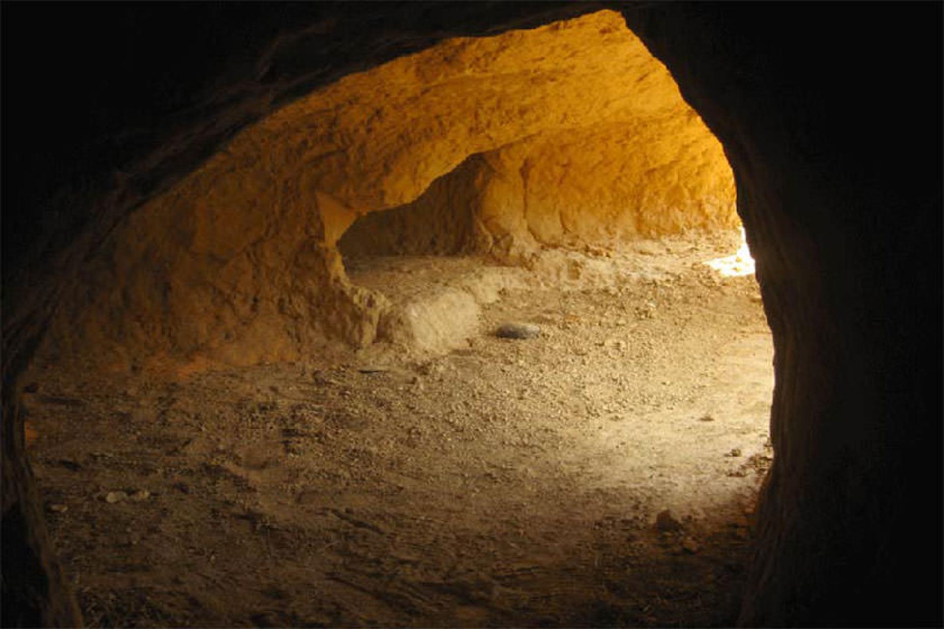 غار بینه لر