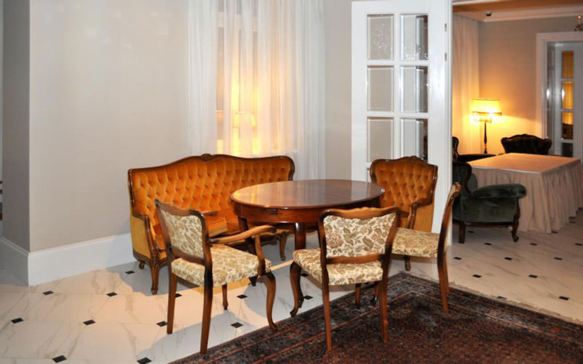 هتل تچایکوسکی (Hotel Tchaikovsky)