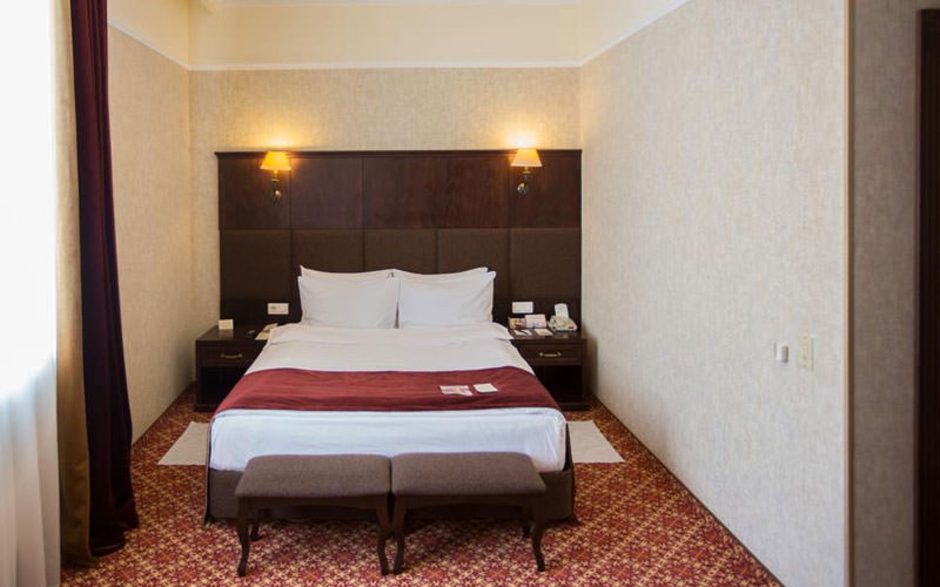 هتل اتچ (Attache Hotel)