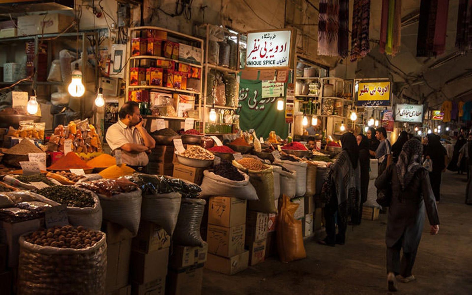 بازار سمنان در شب