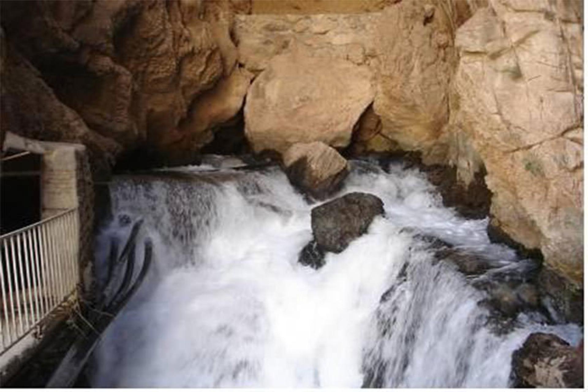 چشمه آب معدنی بل