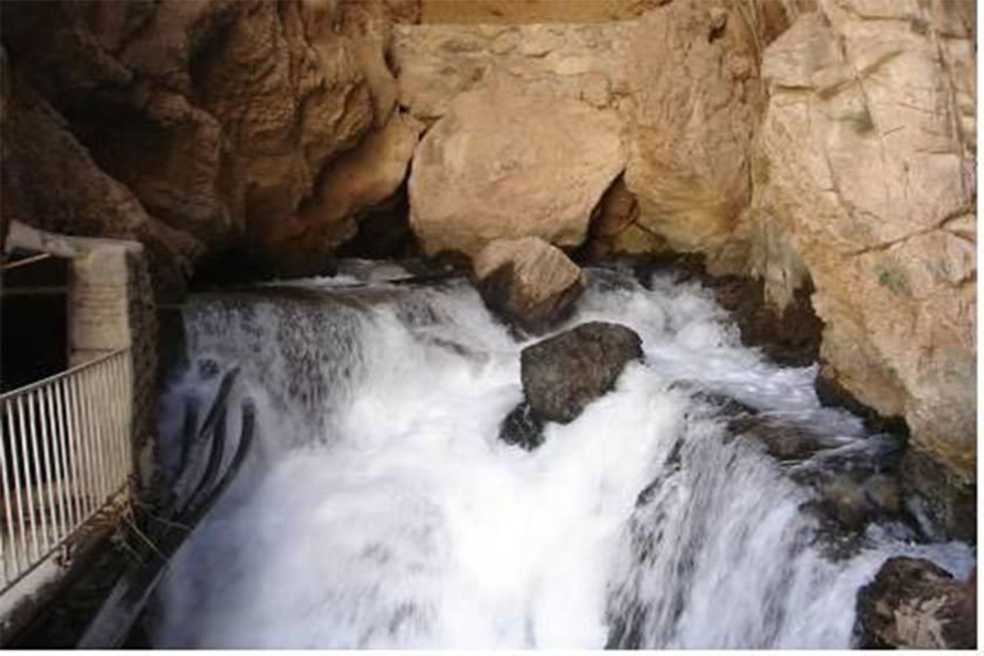 چشمه آب معدنی بل