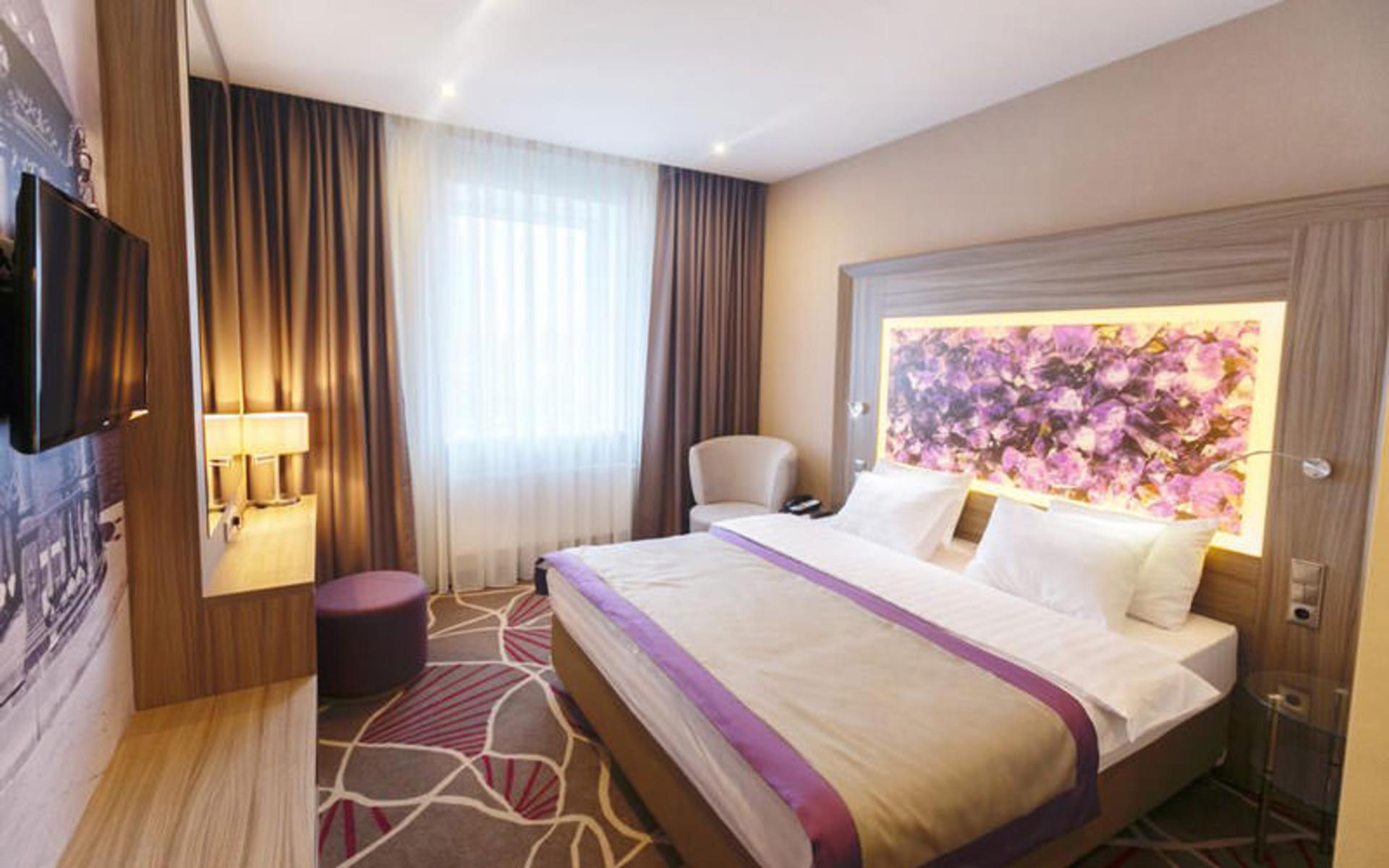 هتل تنت (Tenet Hotel)