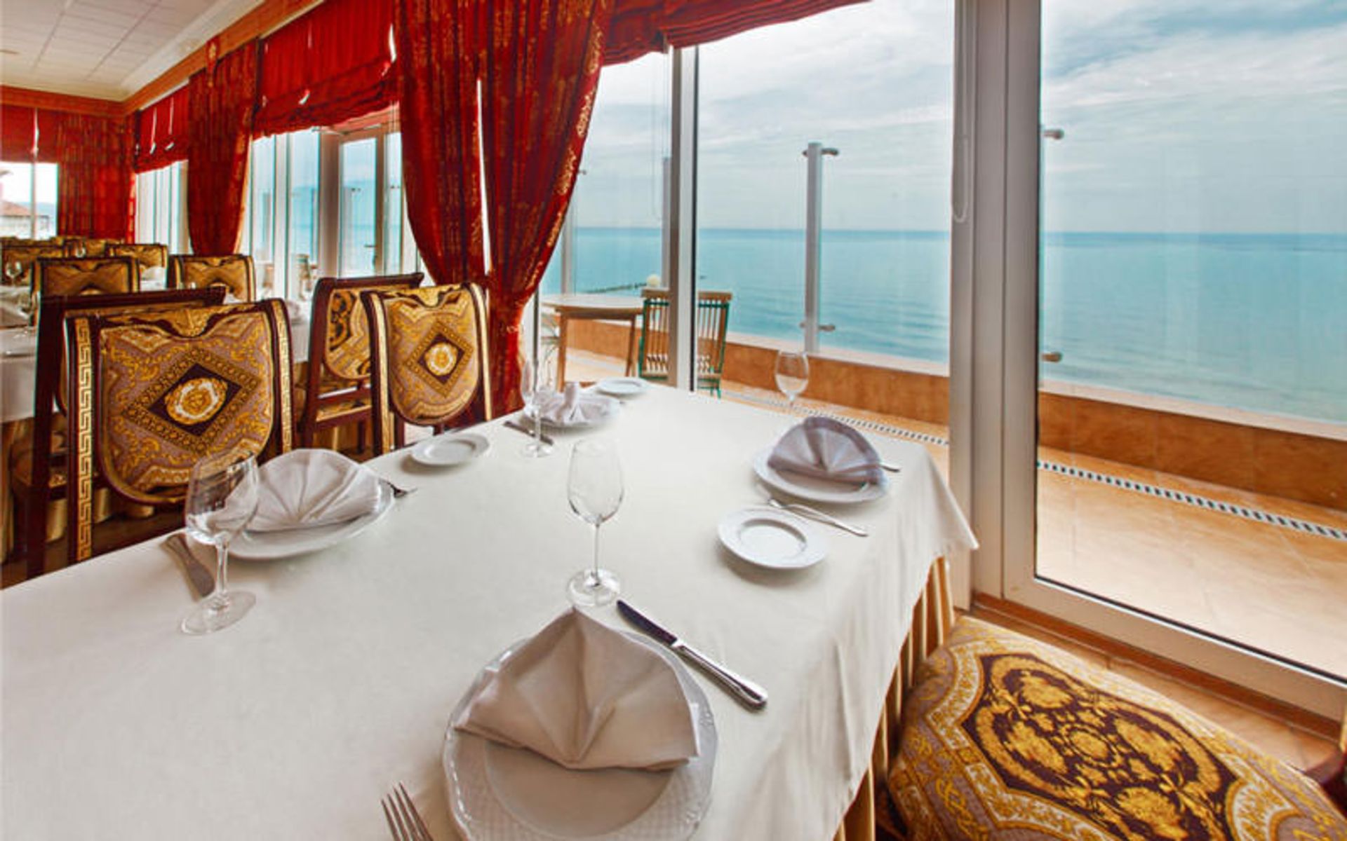 هتل گرند پالاس (Hotel Grand Palace)
