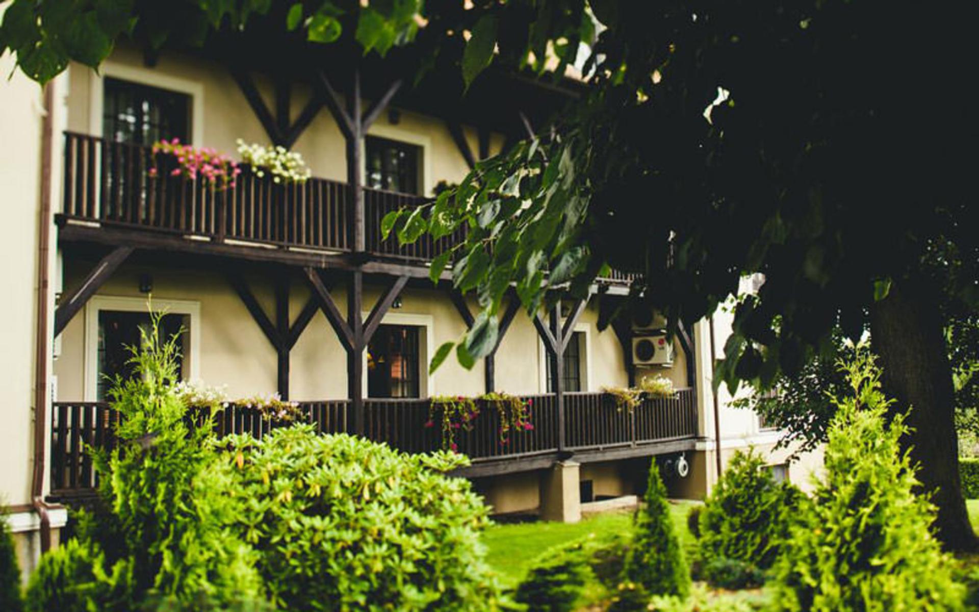 هتل اوسادبا (Hotel Usadba)