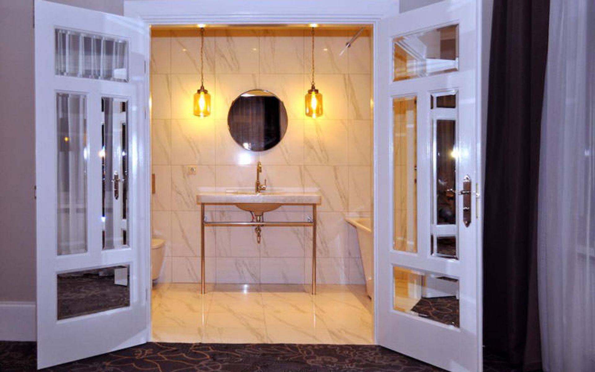 هتل تچایکوسکی (Hotel Tchaikovsky)
